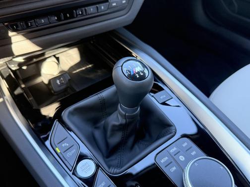 Portimao Blue Metallic 2026 BMW Z4 M40i