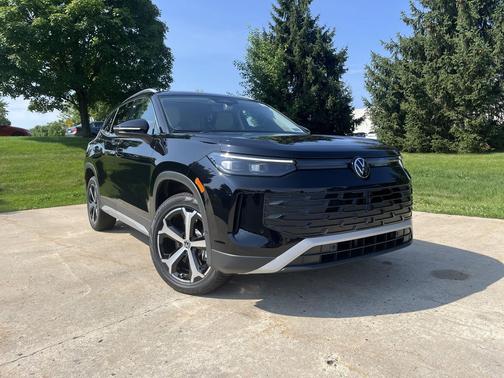 Black 2026 Volkswagen Tiguan 2.0T SE