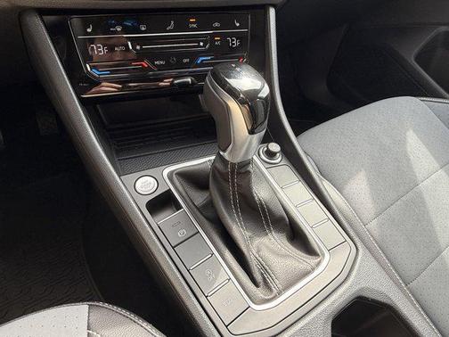 Opal White Pearl 2025 Volkswagen Jetta 1.5T SE