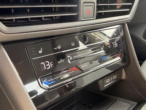 Opal White Pearl 2025 Volkswagen Jetta 1.5T SE