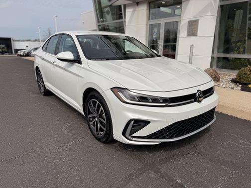 Opal White Pearl 2025 Volkswagen Jetta 1.5T SE