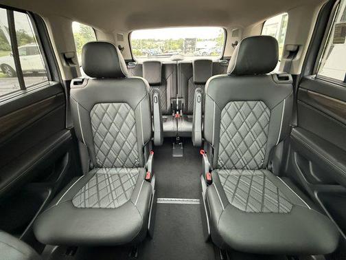 2025 Volkswagen Atlas 2.0T SEL Premium R-Line 4MOTION