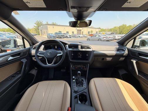 White 2022 Volkswagen Tiguan 2.0T SE 4MOTION