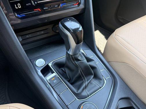 White 2022 Volkswagen Tiguan 2.0T SE 4MOTION