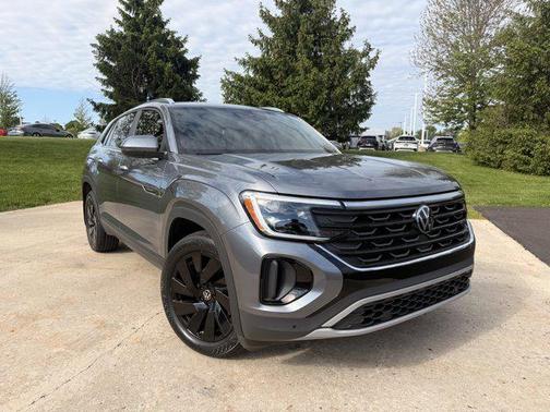 Platinum Gray Metallic 2024 Volkswagen Atlas Cross Sport 2.0T SE w/Technology 4MOTION
