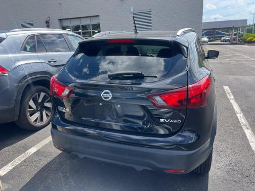Magnetic Black 2017 Nissan Rogue Sport SV