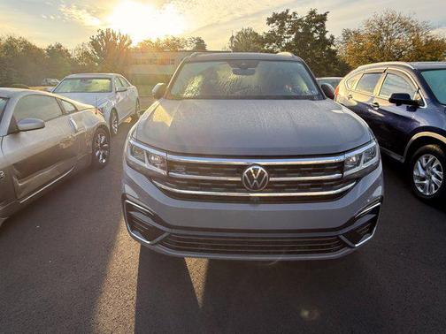 2025 Volkswagen Atlas 2.0T SE w/Technology 4MOTION