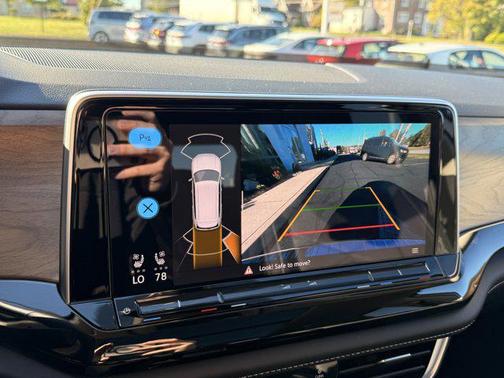 2025 Volkswagen Atlas 2.0T SE w/Technology 4MOTION