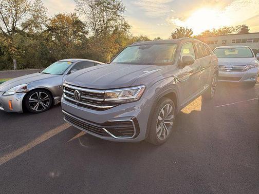2025 Volkswagen Atlas 2.0T SE w/Technology 4MOTION