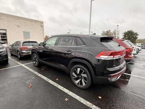 2025 Volkswagen Atlas Cross Sport 2.0T SE w/Technology 4MOTION
