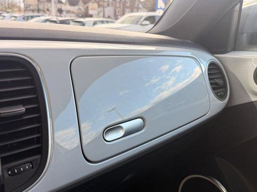 2017 Volkswagen Beetle 1.8T SE