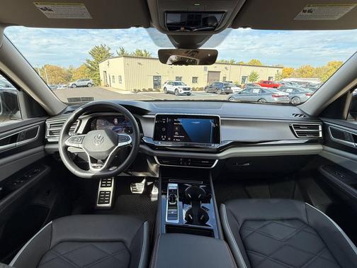 Avocado Green Pearl 2026 Volkswagen Atlas Peak Edition