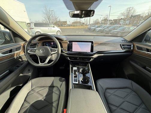 2025 Volkswagen Atlas 2.0T SE w/Technology 4MOTION