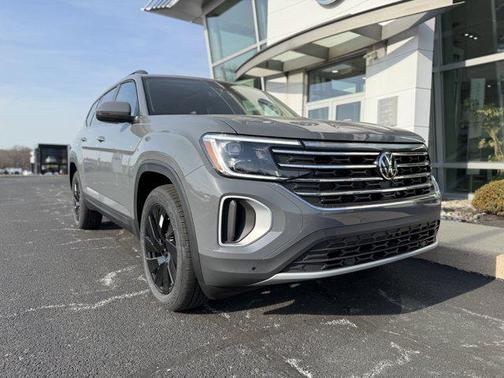 2025 Volkswagen Atlas 2.0T SE w/Technology 4MOTION