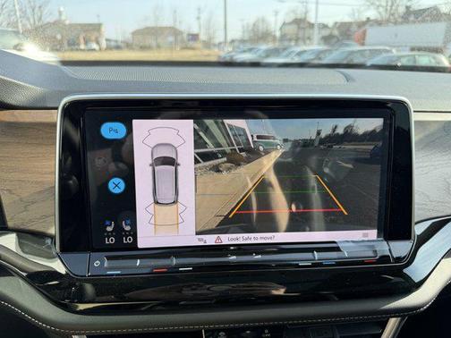 2025 Volkswagen Atlas 2.0T SE w/Technology 4MOTION