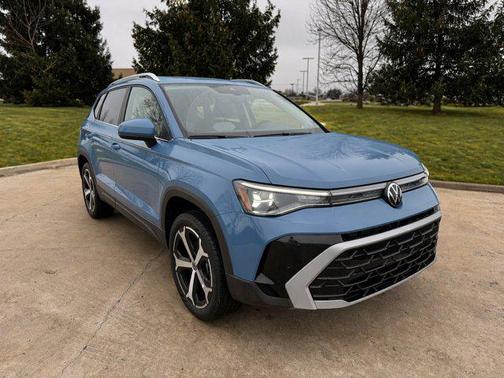 Monterey Blue Pearl 2026 Volkswagen Taos SEL