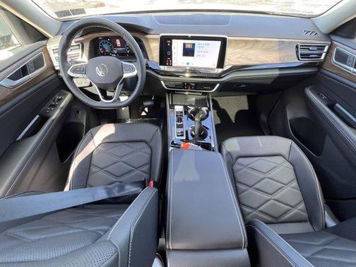 2025 Volkswagen Atlas 2.0T SE w/Technology 4MOTION