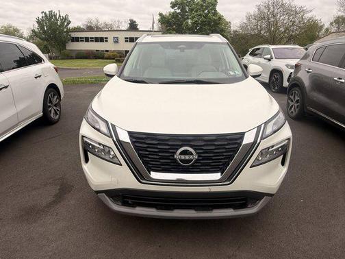 Pearl White Tricoat 2023 Nissan Rogue SV