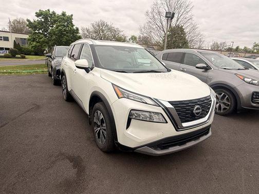 Pearl White Tricoat 2023 Nissan Rogue SV