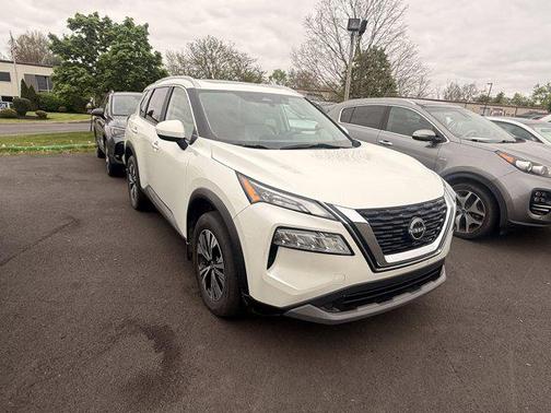 Pearl White Tricoat 2023 Nissan Rogue SV