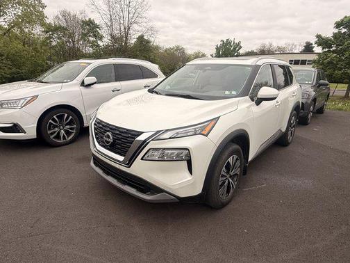 Pearl White Tricoat 2023 Nissan Rogue SV