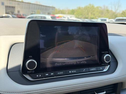 Pearl White Tricoat 2023 Nissan Rogue SV