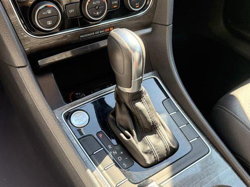 2017 Volkswagen Passat 1.8T SE