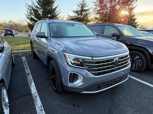 2025 Volkswagen Atlas 2.0T SE w/Technology 4MOTION