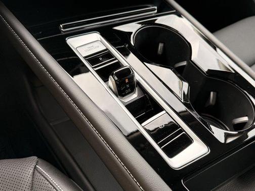 2025 Volkswagen Atlas 2.0T SE w/Technology 4MOTION