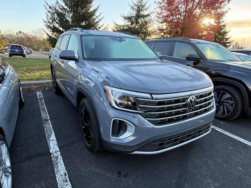 2025 Volkswagen Atlas 2.0T SE w/Technology 4MOTION