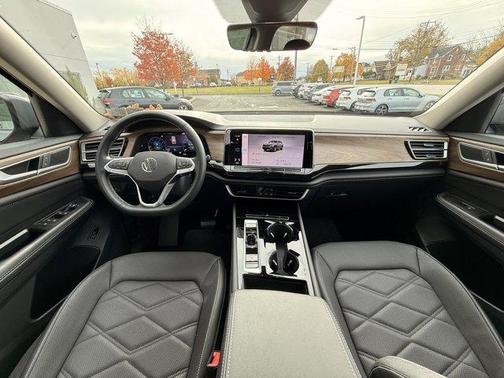 2025 Volkswagen Atlas 2.0T SE w/Technology 4MOTION