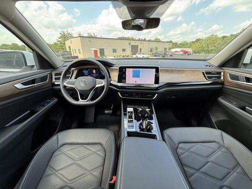2025 Volkswagen Atlas 2.0T SE w/Technology 4MOTION