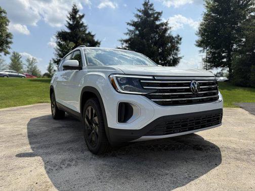2025 Volkswagen Atlas 2.0T SE w/Technology 4MOTION