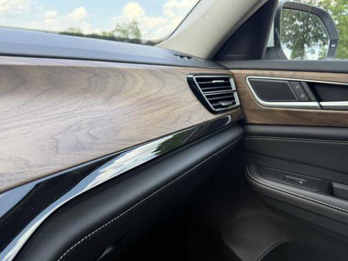 2025 Volkswagen Atlas 2.0T SE w/Technology 4MOTION