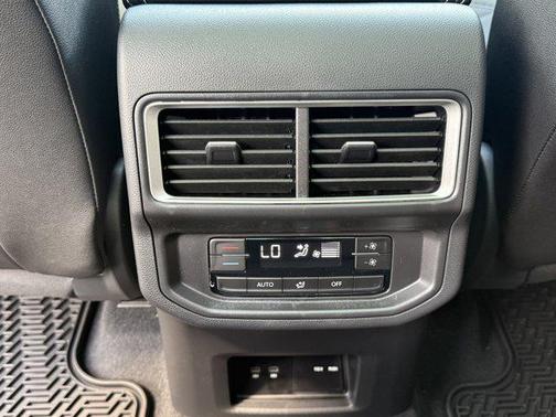 2025 Volkswagen Atlas 2.0T SE w/Technology 4MOTION