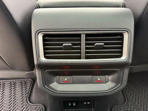 2024 Volkswagen Atlas Cross Sport 2.0T SEL Premium
