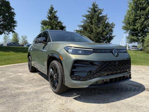 Avocado Green w/Deep Black Roof 2026 Volkswagen Tiguan 2.0T SE R-Line Black 4MOTION