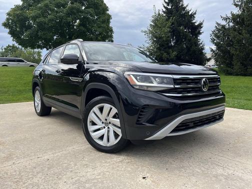 Black 2023 Volkswagen Atlas Cross Sport 3.6L V6 SE w/Technology