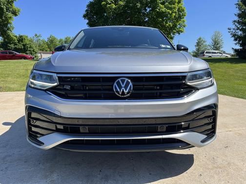 Silver 2023 Volkswagen Tiguan 2.0T SE R-Line Black 4MOTION
