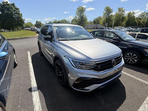 Silver 2023 Volkswagen Tiguan 2.0T SE R-Line Black 4MOTION