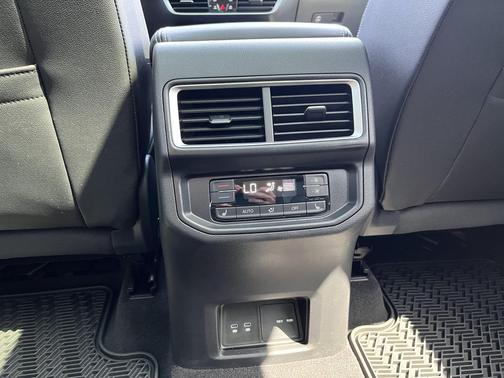 Opal White Pearl 2026 Volkswagen Atlas 2.0T SEL Premium R-Line 4MOTION