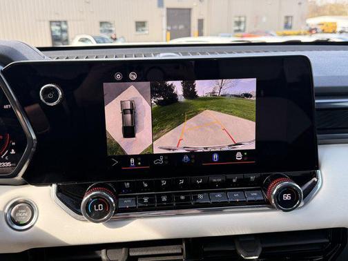 Summit White 2024 GMC Canyon AT4X