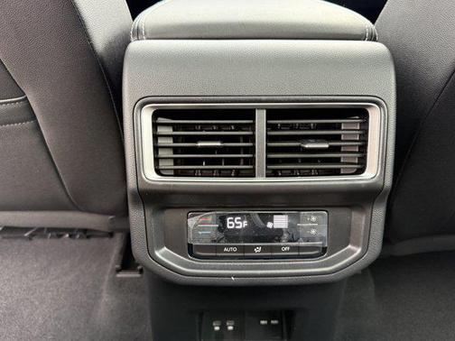2025 Volkswagen Atlas 2.0T SE w/Technology 4MOTION