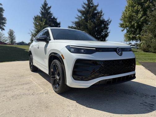 2025 Volkswagen Tiguan 2.0T SE R-Line Black 4MOTION