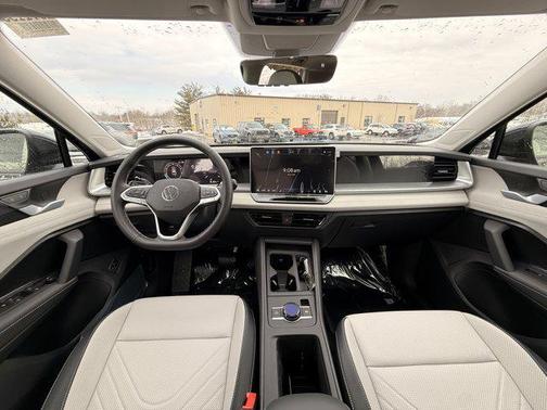 Deep Black Pearl 2026 Volkswagen Tiguan 2.0T SE 4MOTION