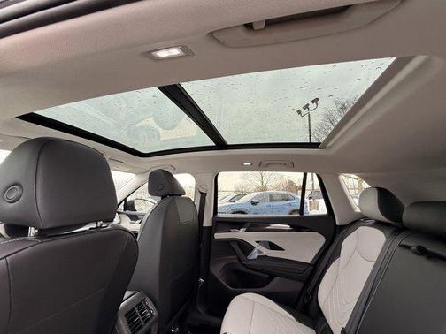 Deep Black Pearl 2026 Volkswagen Tiguan 2.0T SE 4MOTION