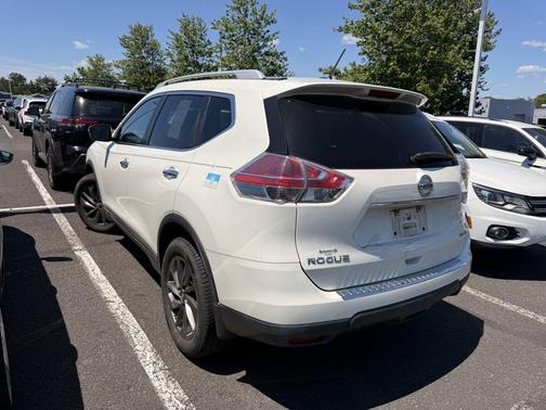 Pearl White 2016 Nissan Rogue SL