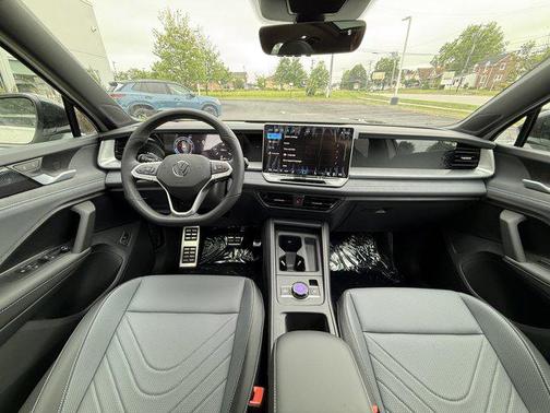 2025 Volkswagen Tiguan 2.0T SE R-Line Black 4MOTION