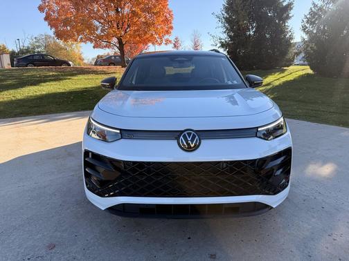 Opal White w/Deep Black Roof 2026 Volkswagen Tiguan 2.0T SE R-Line Black 4MOTION
