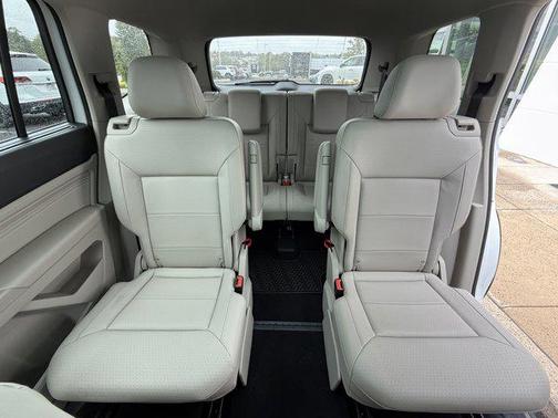 2023 Volkswagen Atlas 3.6L SE w/Technology